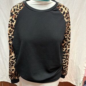 SHEIN Black Pullover with Leopard Print Raglan Sleeves